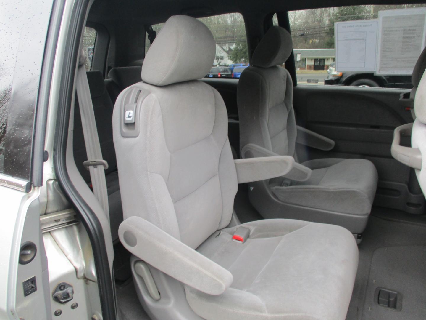 2009 SILVER Honda Odyssey LX (5FNRL382X9B) with an 3.5L V6 SOHC 24V engine, 5-Speed Automatic transmission, located at 540a Delsea Drive, Sewell, NJ, 08080, (856) 589-6888, 39.752560, -75.111206 - Photo#20